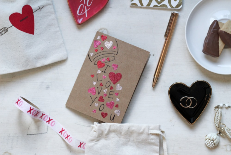 A card that reads ‘I Love You’
